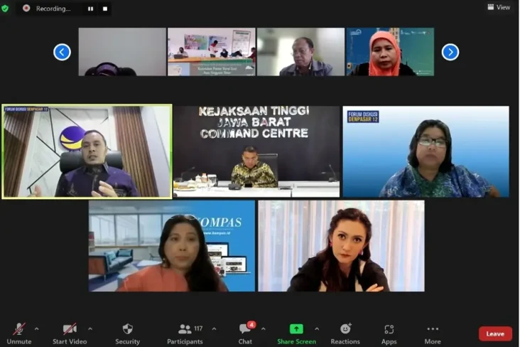 DPR: Masyarakat dan...