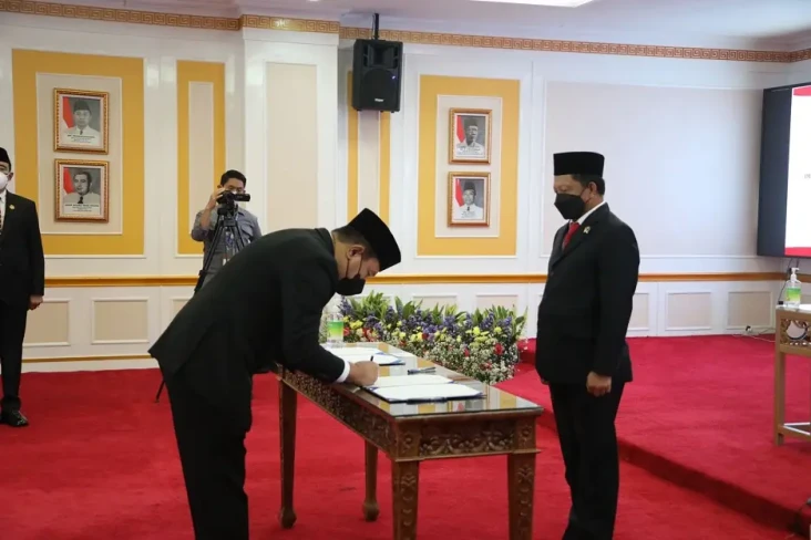 Tito Karnavian Lantik...