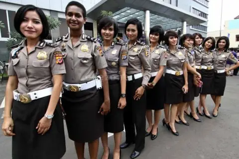 Polwan Harus Berambut...