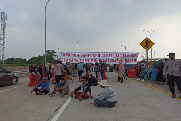 Protes Ganti Rugi Pembebasan...