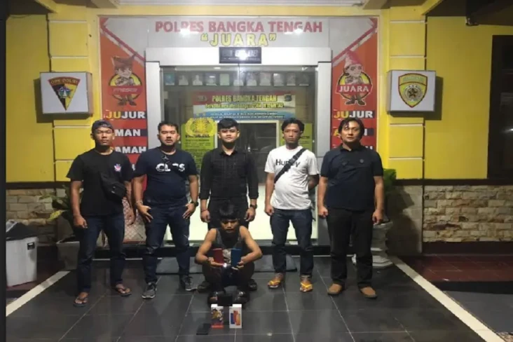 Asyik Tunggu Makanan...