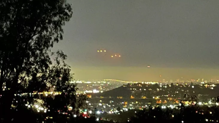 Lampu Misterius Mengambang...