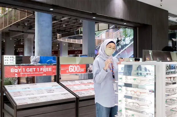 Optik Melawai Nipah...