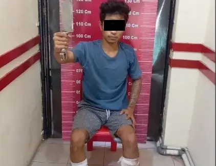Asyik Nongkrong di Warung...