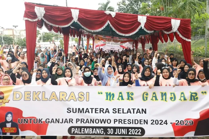 Ratusan Emak-emak di...