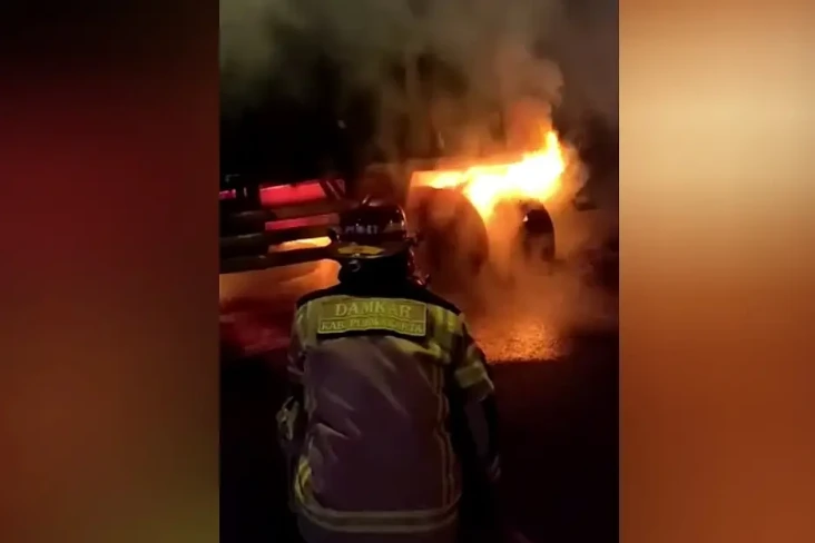 Angkut Briket Batu Bara...