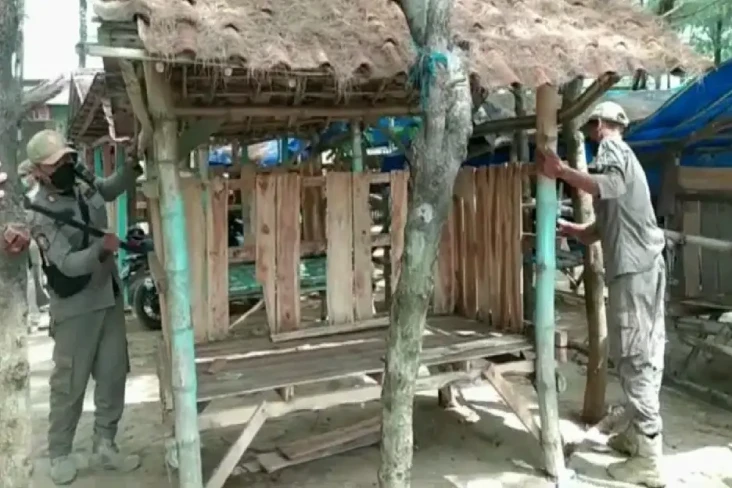 Sedang Asyik Berbuat...