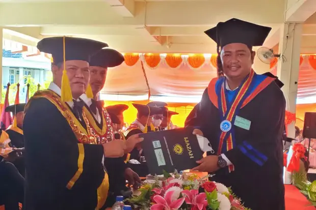 Rektor UNM Minta Wisudawan...