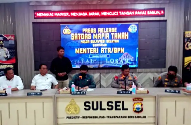 Polda Sulsel Tahan 2...