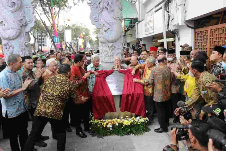 Resmikan Gapura Chinatown,...