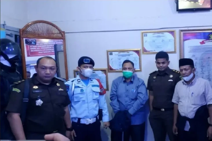 Tersandung Kasus Korupsi...