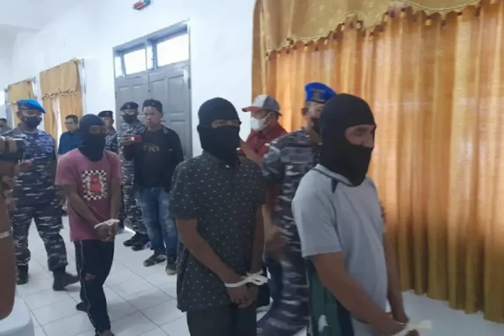 Ngebom Ikan di Laut...