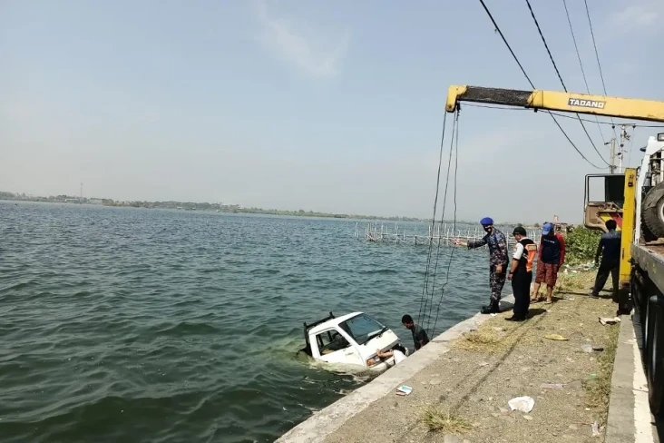 Baru Berlatih Mengemudi,...