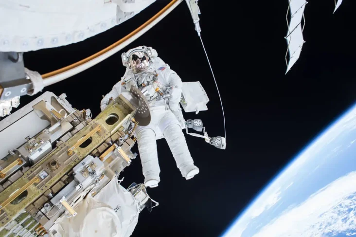 Ngeri, Astronot Terancam...