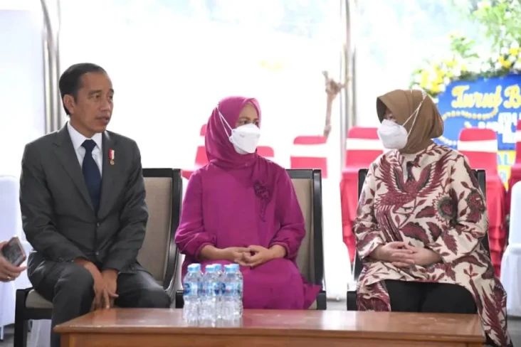 Presiden Jokowi dan...