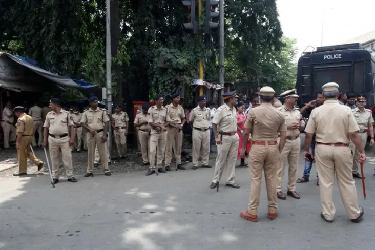 Polisi India Tangkap...