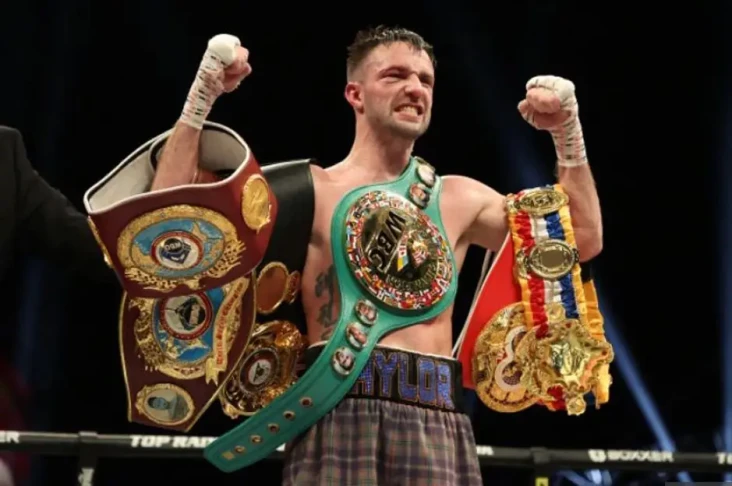 Josh Taylor Lepas Sabuk...