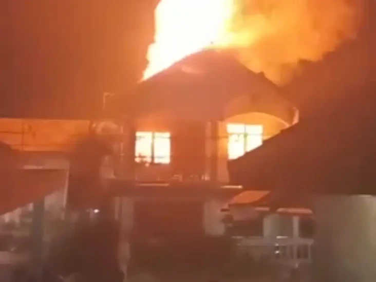 Rumah 2 Lantai di Cicurug...