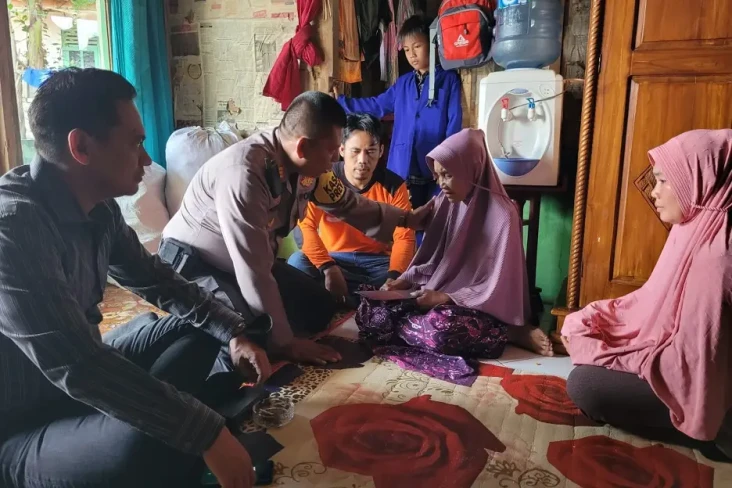 Sadis! Dikeroyok Secara...