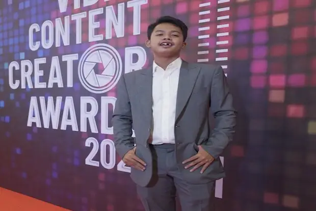 Dustin Tiffani Ajak...