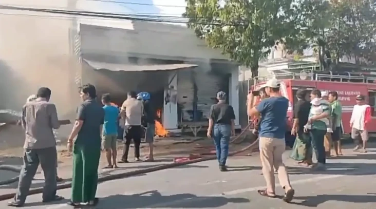 Tabung Gas Meledak Terkena...