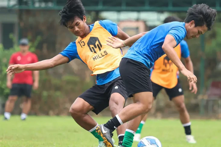 Pengamat Sepak Bola...
