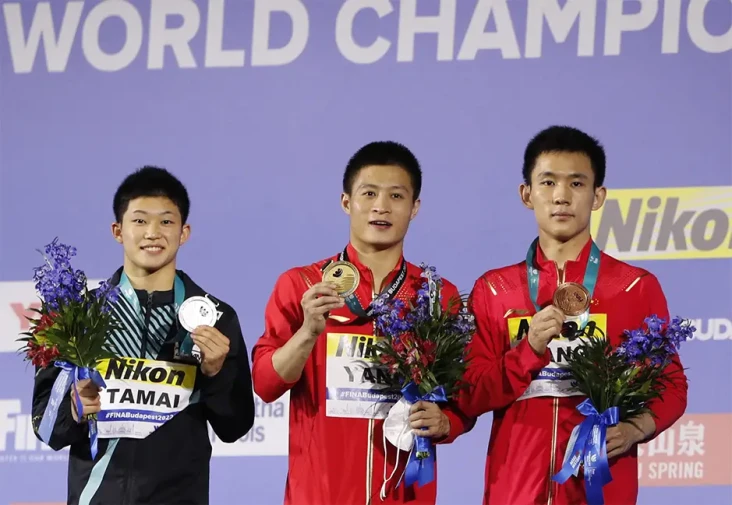China Sapu Bersih Emas...