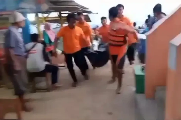 Terseret Ombak Pantai...