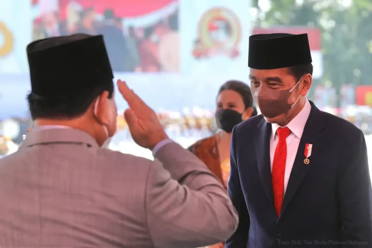 Momen Prabowo Beri Hormat...
