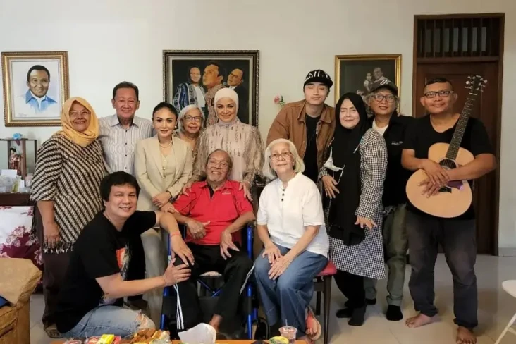 Jenazah Bob Tutupoly...