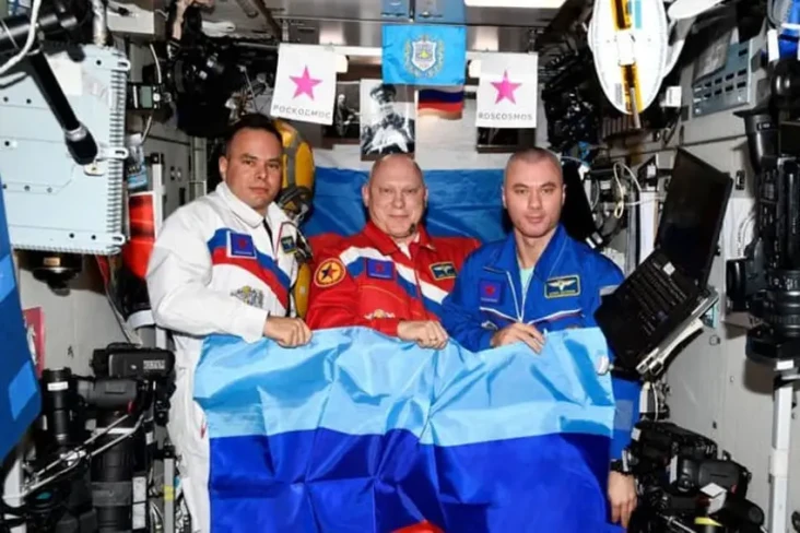 Kosmonot Rusia di Luar...