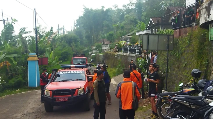 Sebelum Hilang di Gunung...