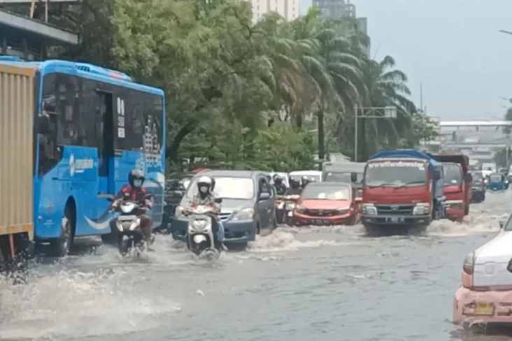Hujan Deras, Sejumlah...