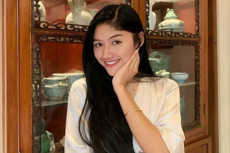 3 Potret Cantik Erina...