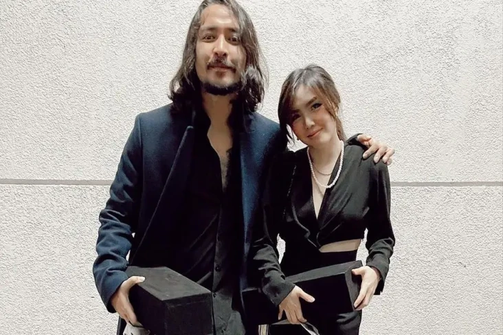Ello Umumkan sang Istri...