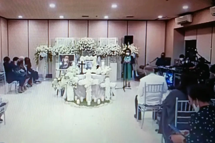 Keluarga Gelar Ibadah...