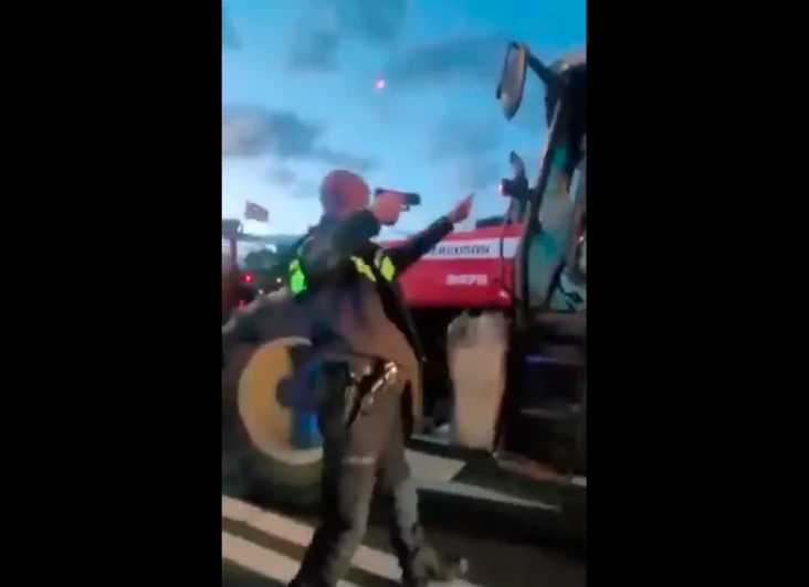 Polisi Belanda Tembaki...