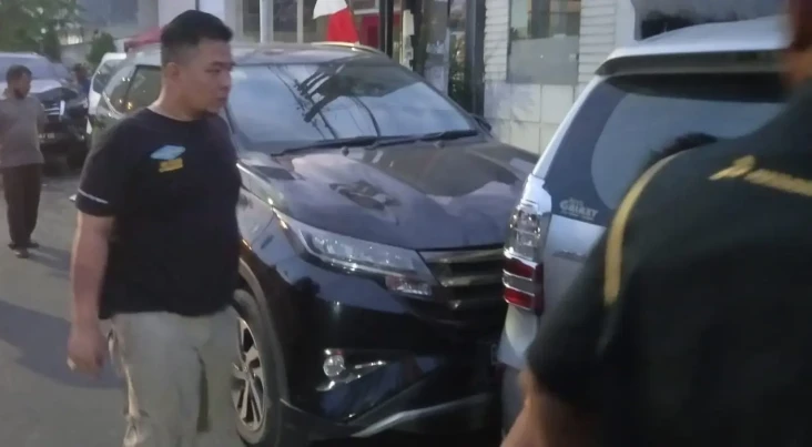 4 Mobil Tabrakan Beruntun...