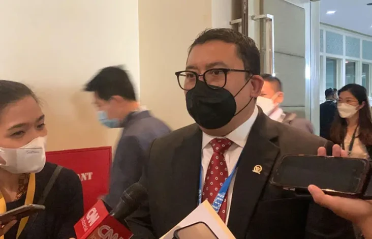 Fadli Zon Kritik Izin...