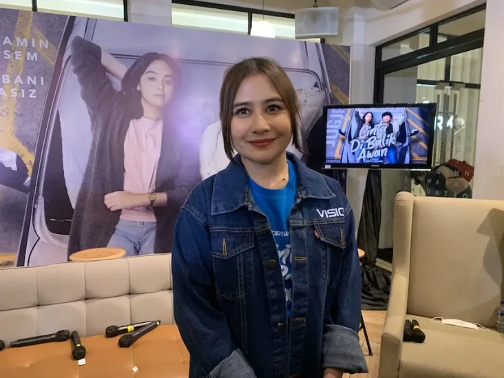 Prilly Latuconsina Sempat...