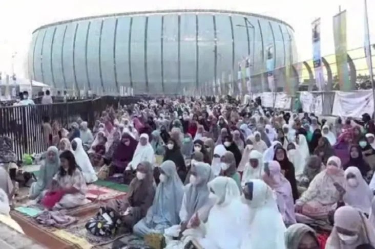 Warga yang Mau Sholat...