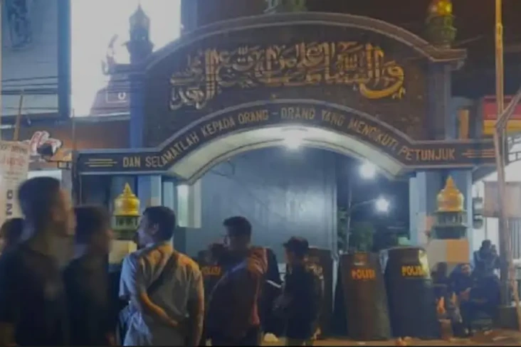 Mencekam! Ratusan Polisi...