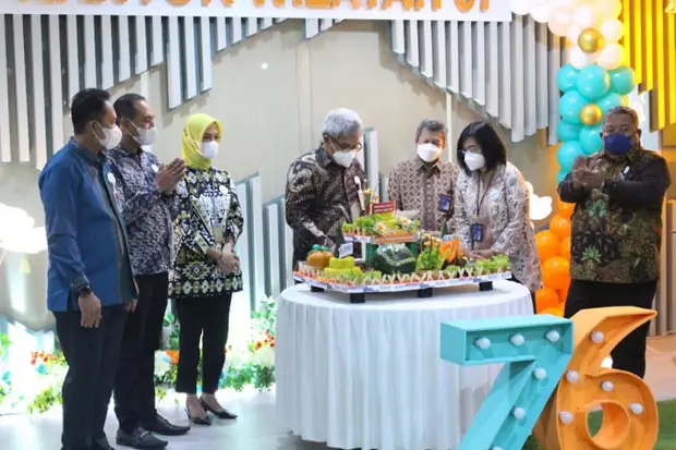 Peringati HUT ke-76,...