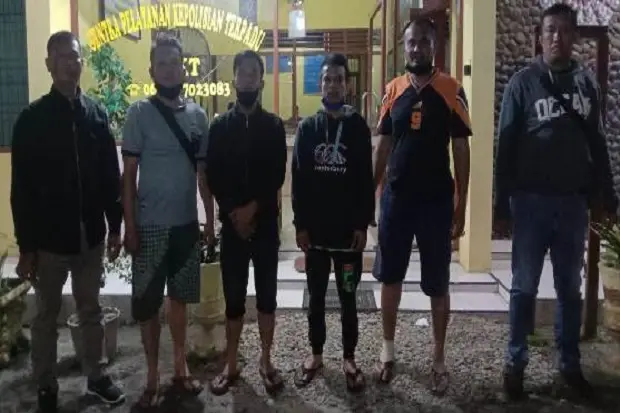 2 Pelaku Pengeroyokan...