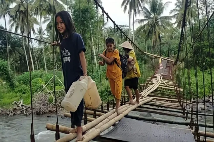 Tak Layak Dilintasi,...