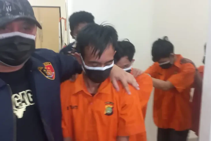 4 Pelaku Pembunuhan...