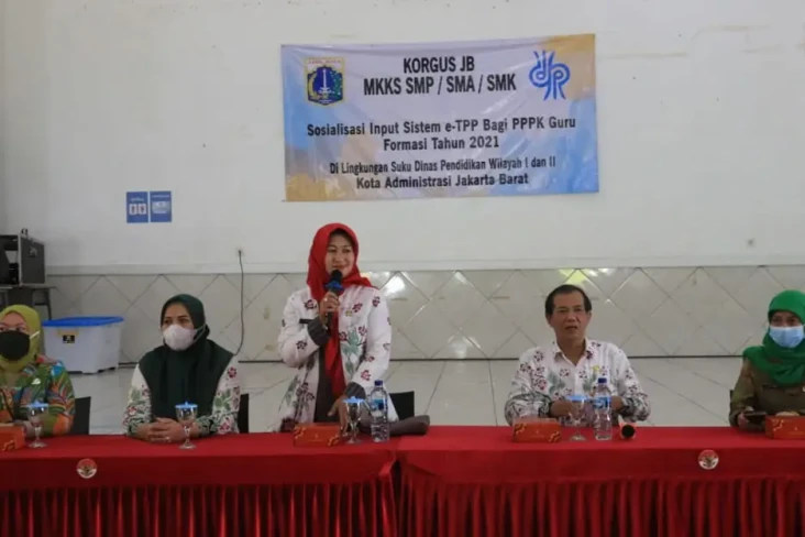 Ratusan Guru PPPK di...