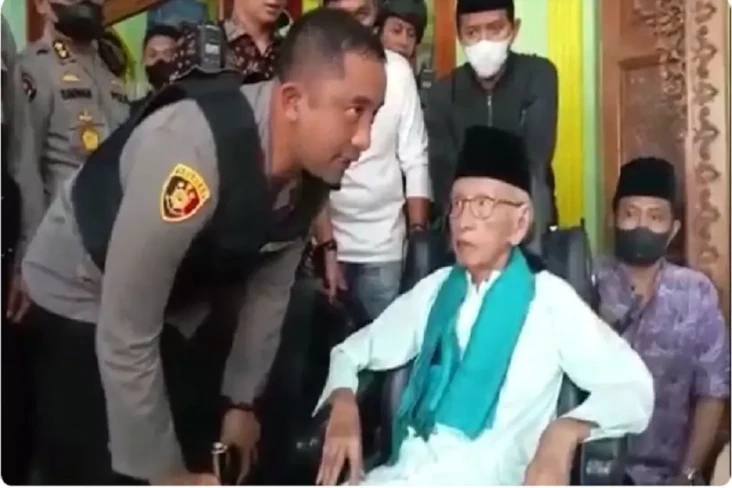 KH Mukhtar Mukti Ayah...