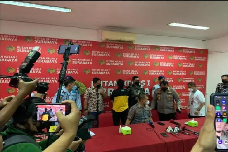 Segera Jalani Sidang,...