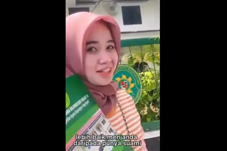 Viral! Wanita Muda Jadi...